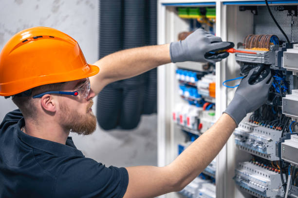 Best Circuit Breaker Repair  in Oostburg, WI